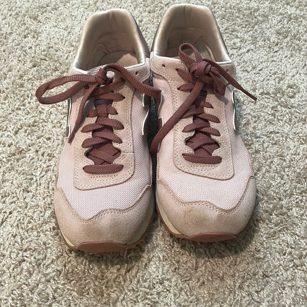 Pink new balance 515